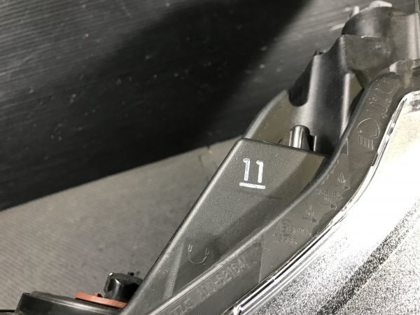 ★送料無料★33H023 ヴェゼル ハイブリッド RU3/4 LED 右ヘッドライト 印字11_5