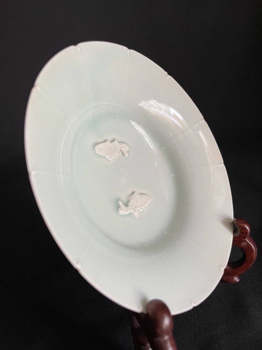 グレーの円形陶器皿　高麗青磁　骨董品　酒盃　小皿 グレーの円形陶器皿 高麗青磁 骨董品 酒盃 小皿 【公式通販】