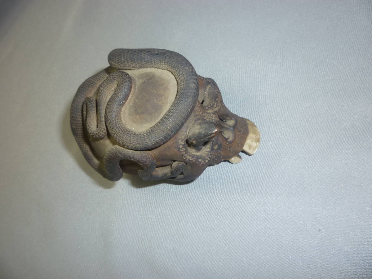 往□古い髑髏(どくろ)の置物☆頭蓋骨・骸骨・がいこつ・蛇☆陶磁器