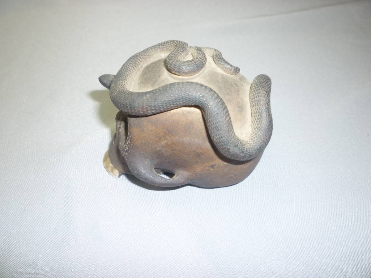 往□古い髑髏(どくろ)の置物☆頭蓋骨・骸骨・がいこつ・蛇☆陶磁器
