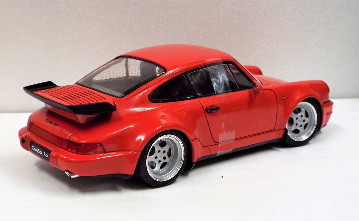 ソリド】1/18 ポルシェ 911 (964) 3.6 ターボ 1990年 レッド のダイ 