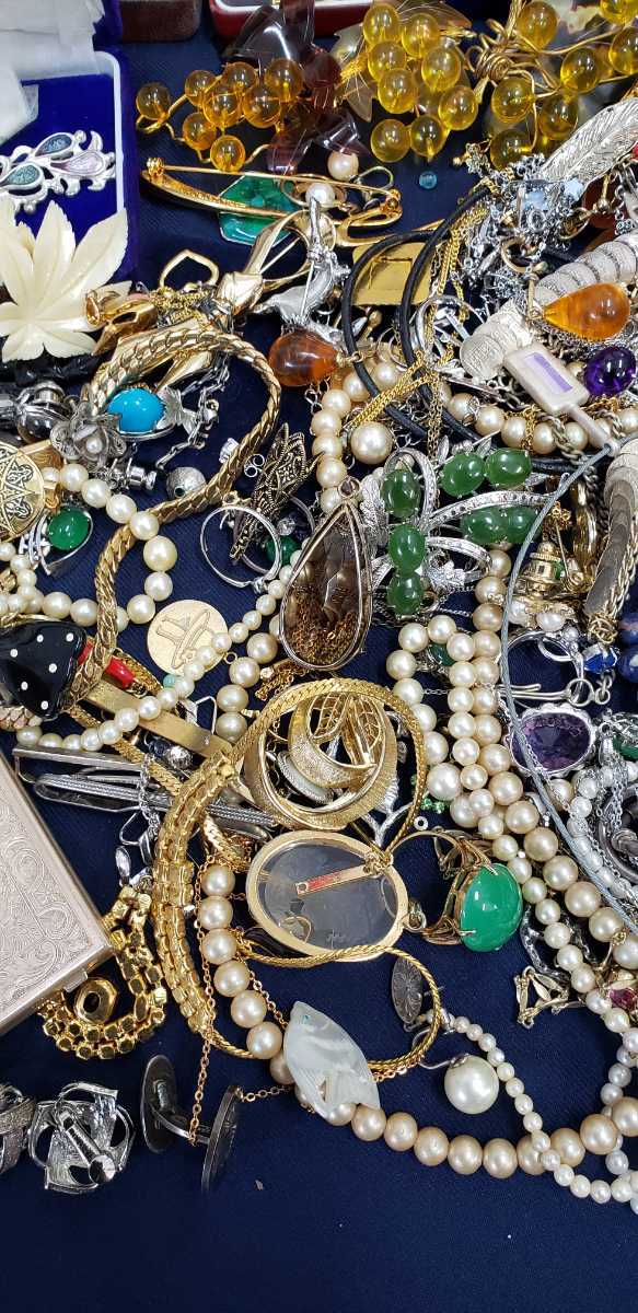 アクセサリー まとめて イミテーションアクセサリー等。ジャンク品含む