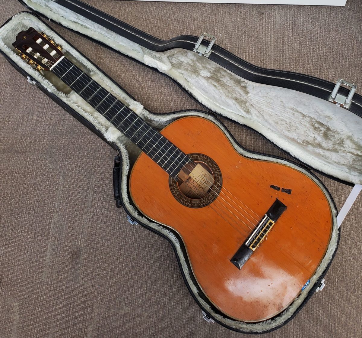 ヤマハ YAMAHA C-300 クラシックギター ハードケース付 現状