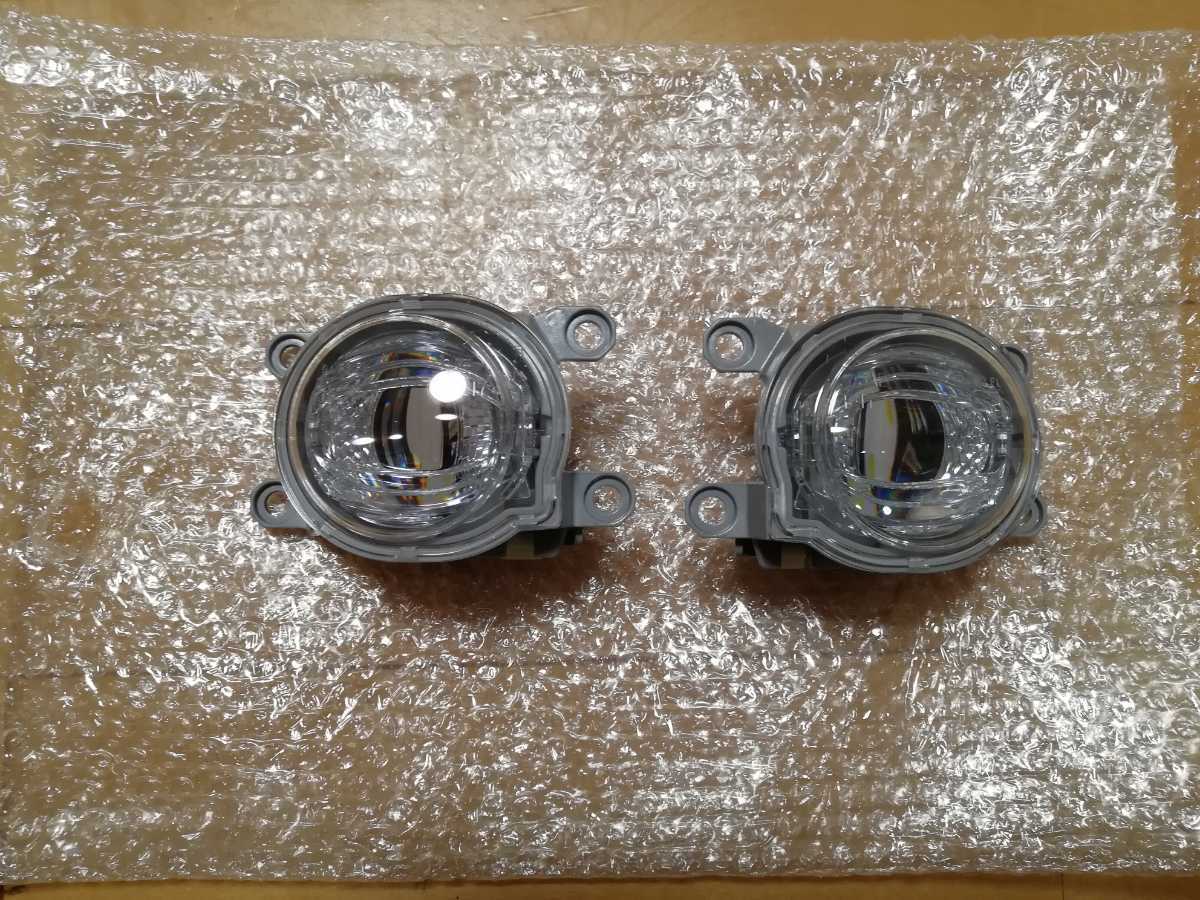 トヨタ純正　LEDフォグランプ左右セット！新車外し！12-611 12-611 トヨタ フォグランプ S956 ハリアー MXUA80