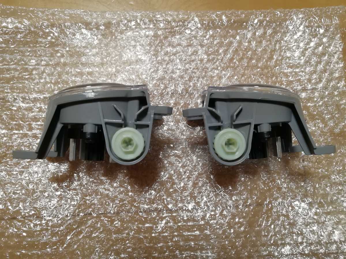 トヨタ純正　LEDフォグランプ左右セット！新車外し！12-611 12-611 トヨタ フォグランプ S956 ハリアー MXUA80