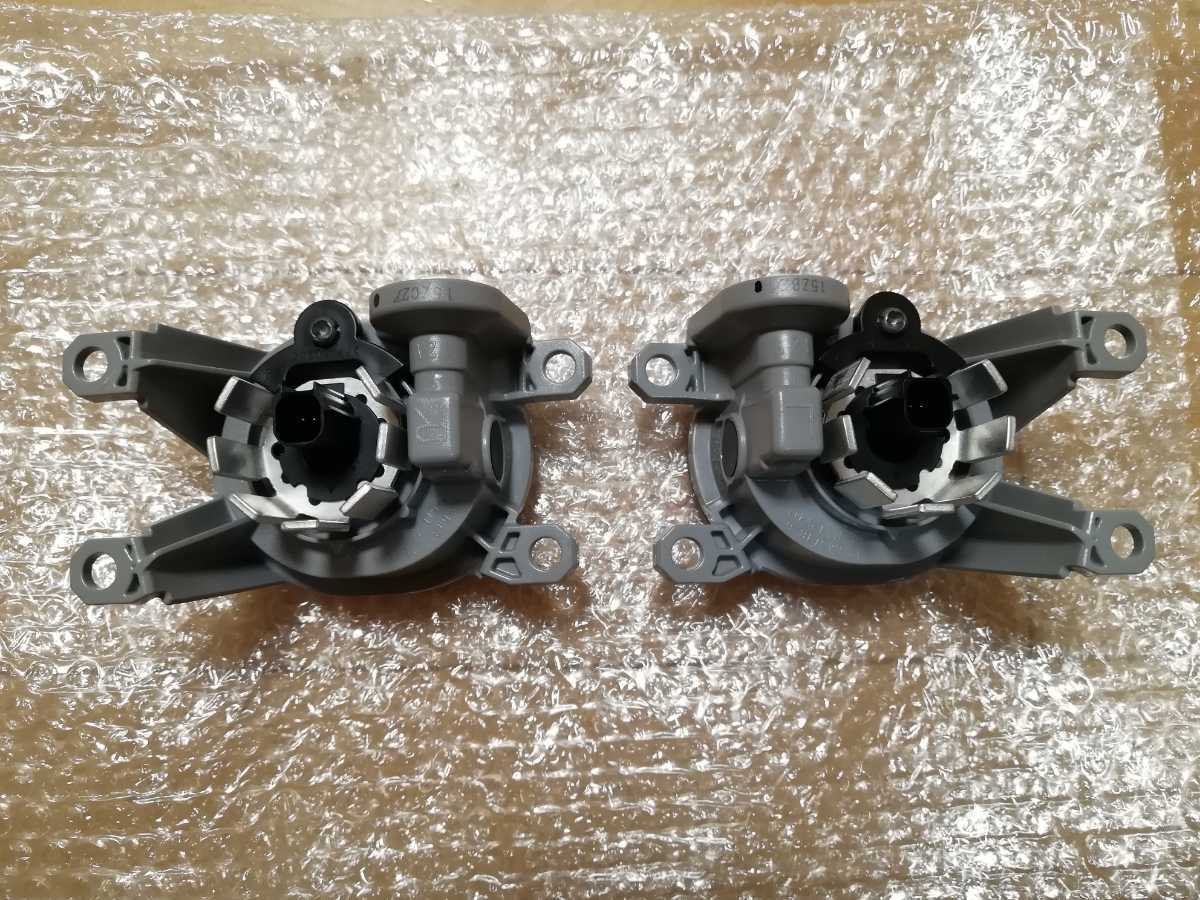トヨタ純正　LEDフォグランプ左右セット！新車外し！12-611 12-611 トヨタ フォグランプ S956 ハリアー MXUA80