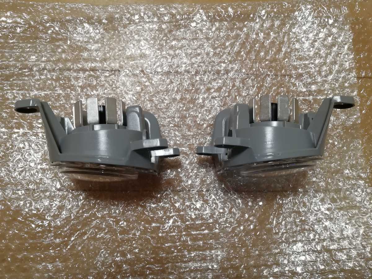 トヨタ純正　LEDフォグランプ左右セット！新車外し！12-611 12-611 トヨタ フォグランプ S956 ハリアー MXUA80