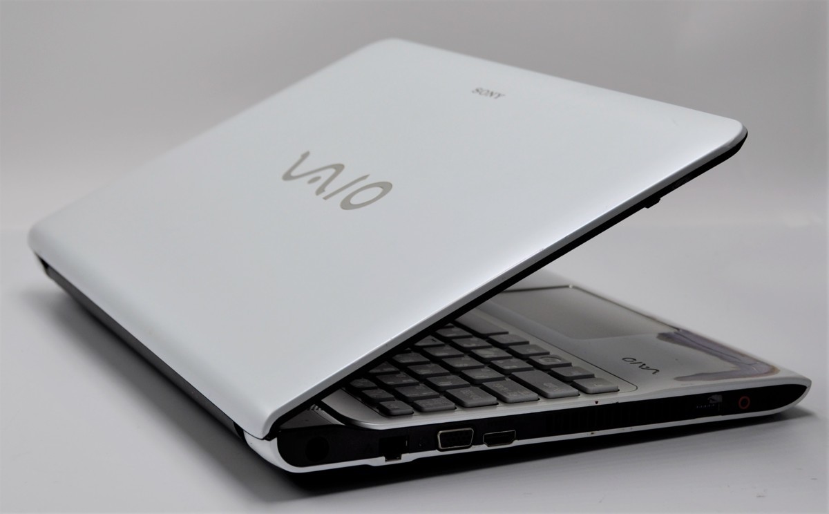 SONY SVE151B11N☆Core i3☆通電確認済み☆HDD無し☆ジャンク品