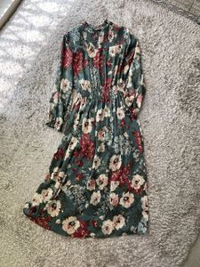 Zara 花柄 ワンピのヤフオク の相場 価格を見る ヤフオク のzara 花柄 ワンピのオークション売買情報は73件が掲載されています