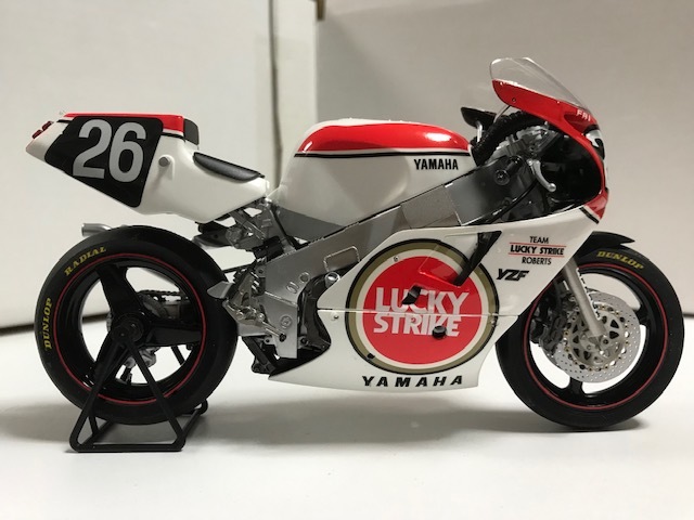1/12 ヤマハ YZF750 '87チーム ラッキーストライク ロバーツ完成品 の