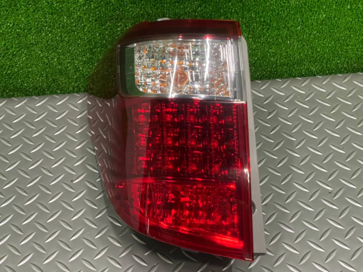 トヨタ　アルファード　ANH20W/ANH25W　テールランプ　左　ライト　助手席側　KOITO 58-27