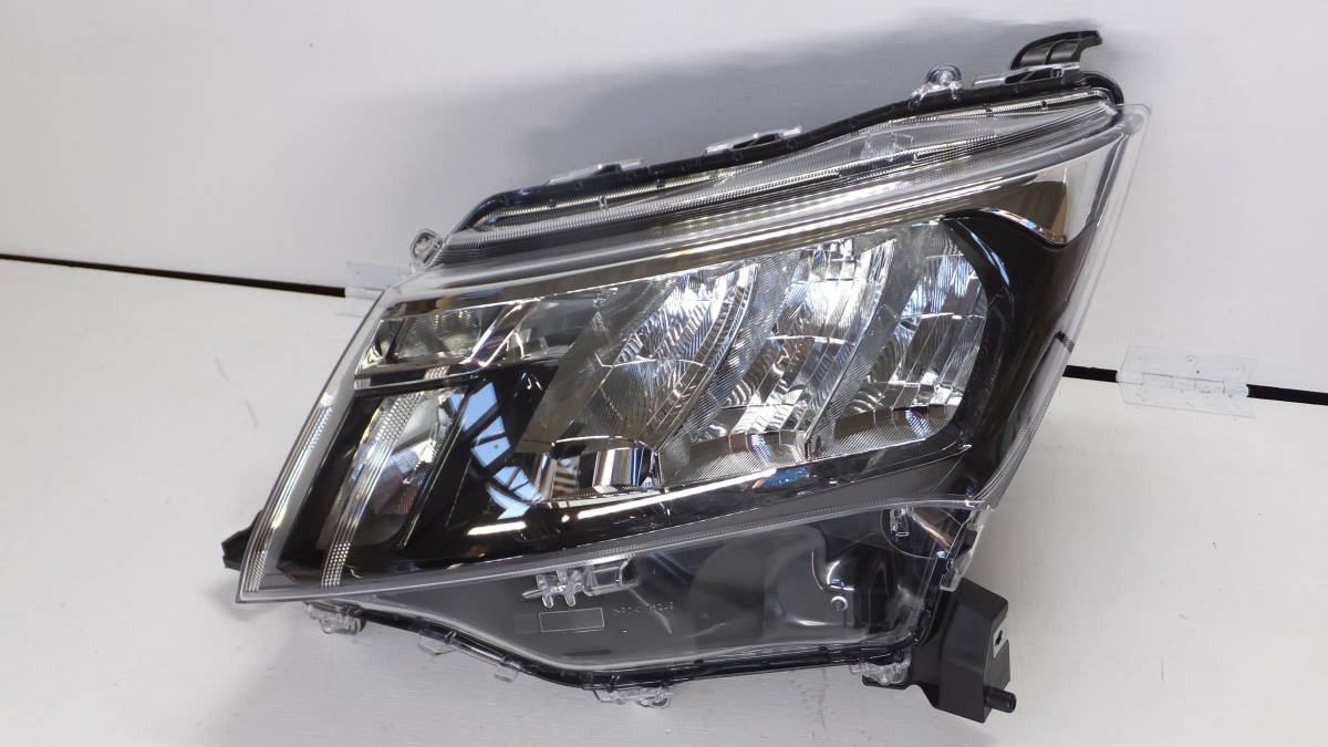 純正品 トヨタ タンク M900/M910 ヘッドランプ 左 81170-B1240 トヨタ
