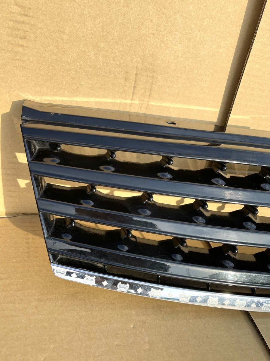 美品 日産 フーガ Y50 PY50 フロントグリル インフィニティ エンブレム