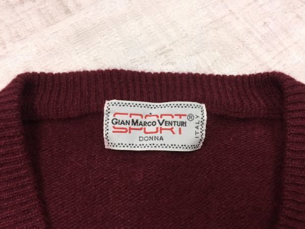 GIAN MARCO VENTURI ジャンマルコベンチューリ ロゴ刺繍 Vネック 