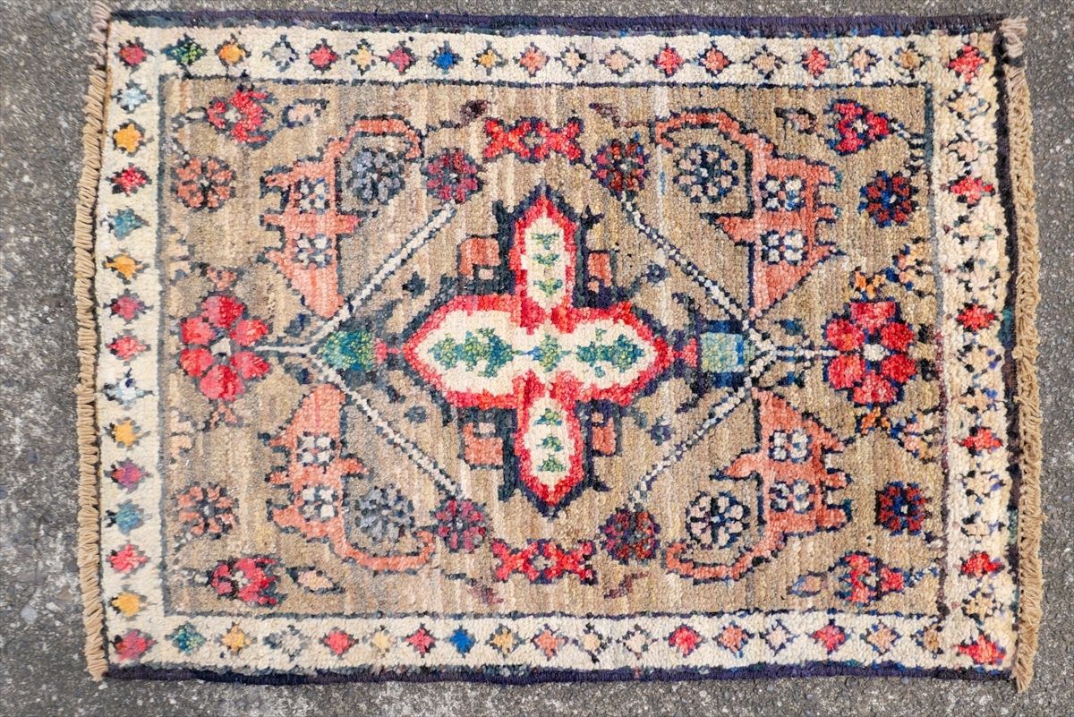 トライバルラグ ヴィンテージ家具 192×112cm 手織り 絨毯 カーペット