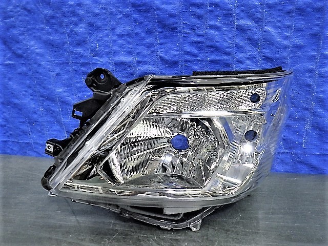  1715 NV350 キャラバン E26 後期 左ライト ハロゲン 1946 26060 5YE5B(ヘッドライト)｜売買されたオークション情報、yahooの商品情報をアーカイブ公開 - オークファン 日産用