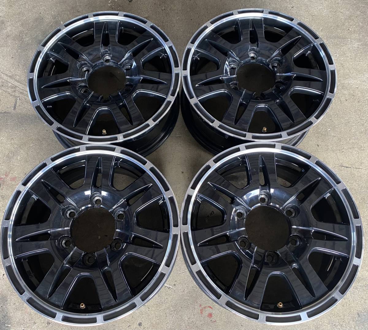 15インチ | ハイエース 6J+33 トヨタ 139.7 安い商品を 4本 200系