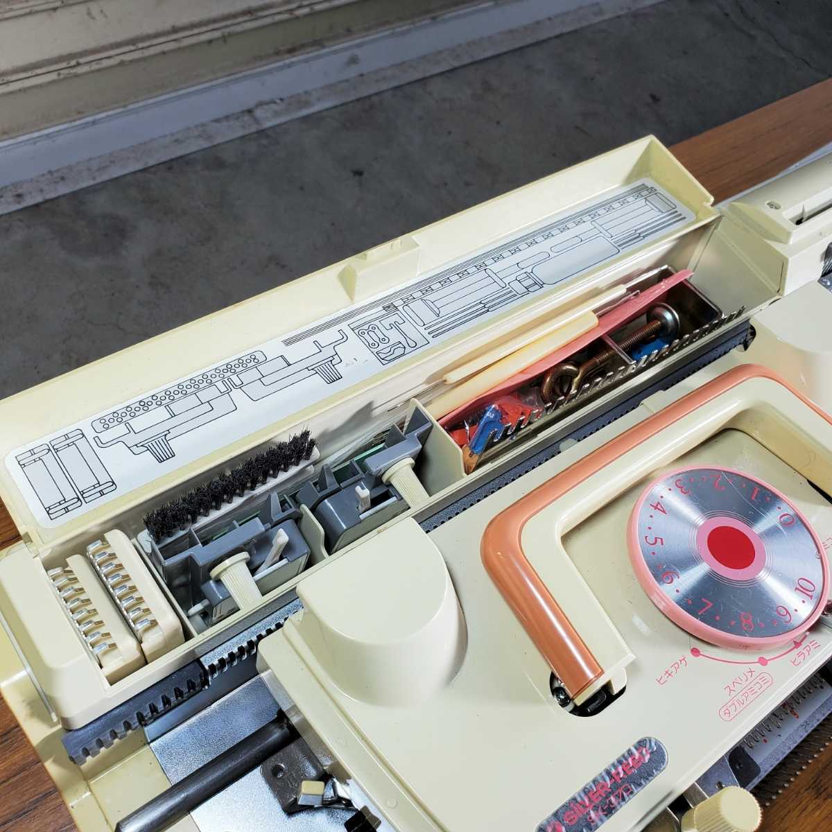 編み機、編機、編み物、シルバー編み機3.6㎜ピッチ(細機)パンチカード 