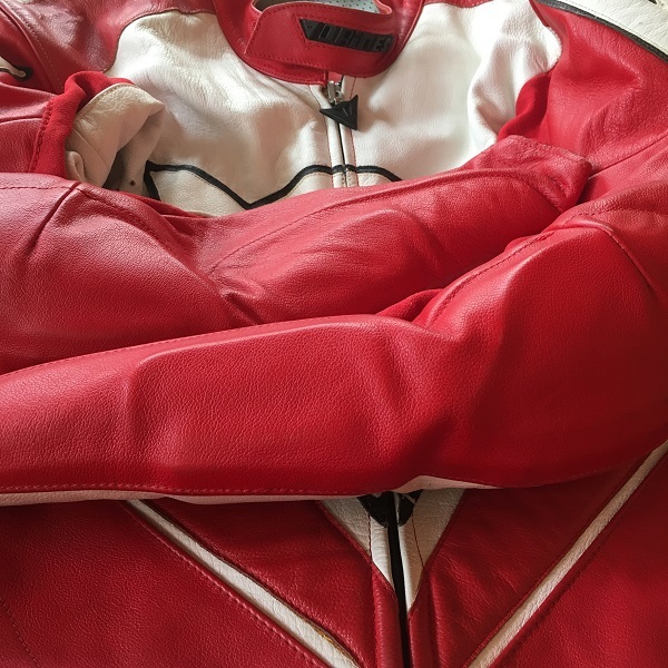 ダイネーゼ Dainese イタリア製 ライディング レザースーツ
