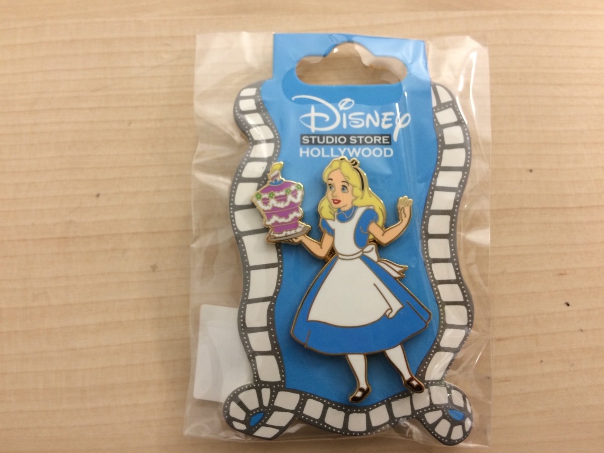 ディズニー 海外 ハリウッドスタジオ ストア 不思議の国のアリス ピンバッジ 5a136 60 ディズニー 売買されたオークション情報 Yahooの商品情報をアーカイブ公開 オークファン Aucfan Com