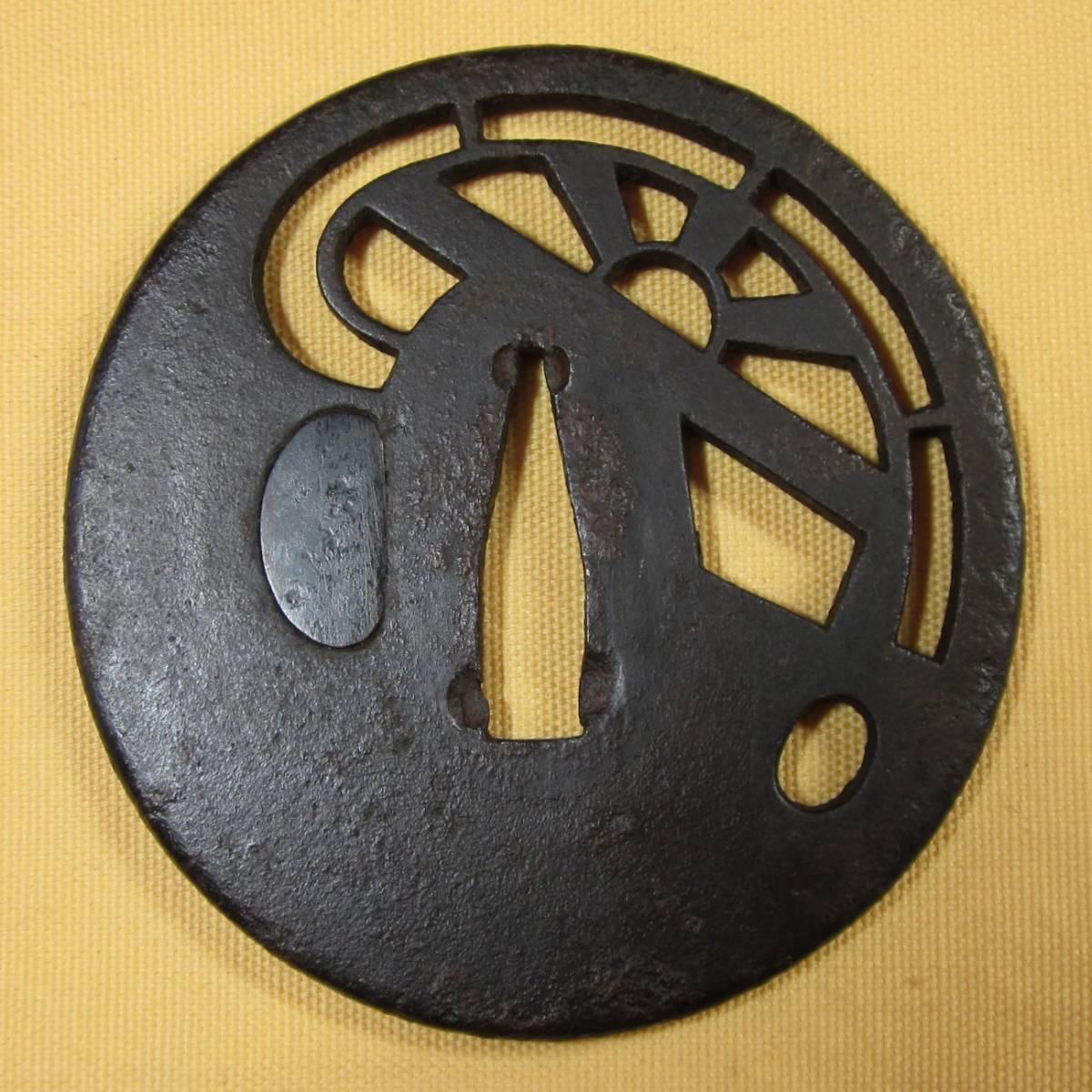 ☆★ 166　優品　鉄鍔 丸形　水車透の図　音色良　★☆