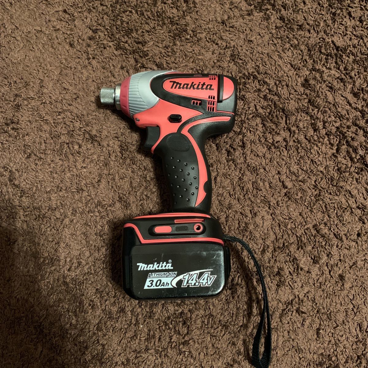 te）中古品！makita マキタ 14.4v インパクトドライバー TD138D 動作