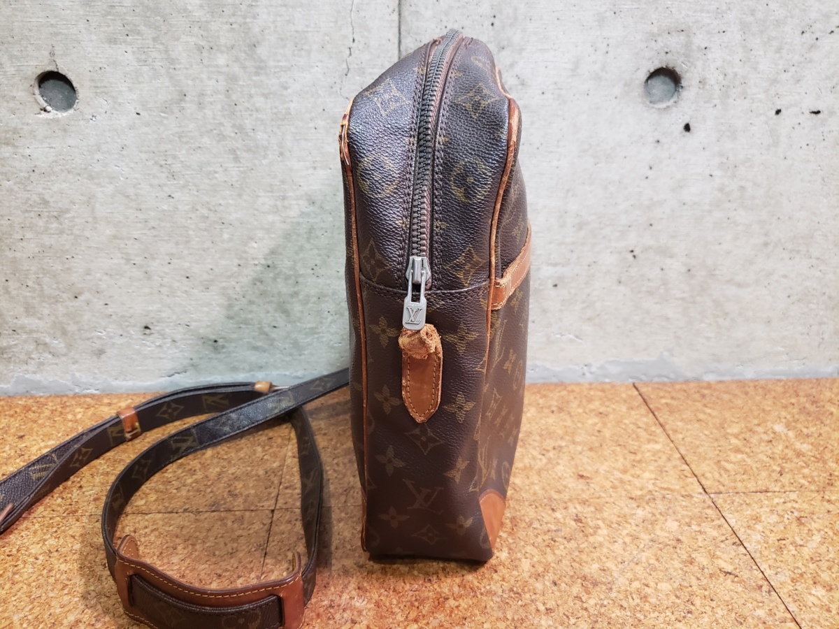 ダヌーブGM ショルダーバッグ VUITTON モノグラム ダヌーブ LOUIS ルイ 