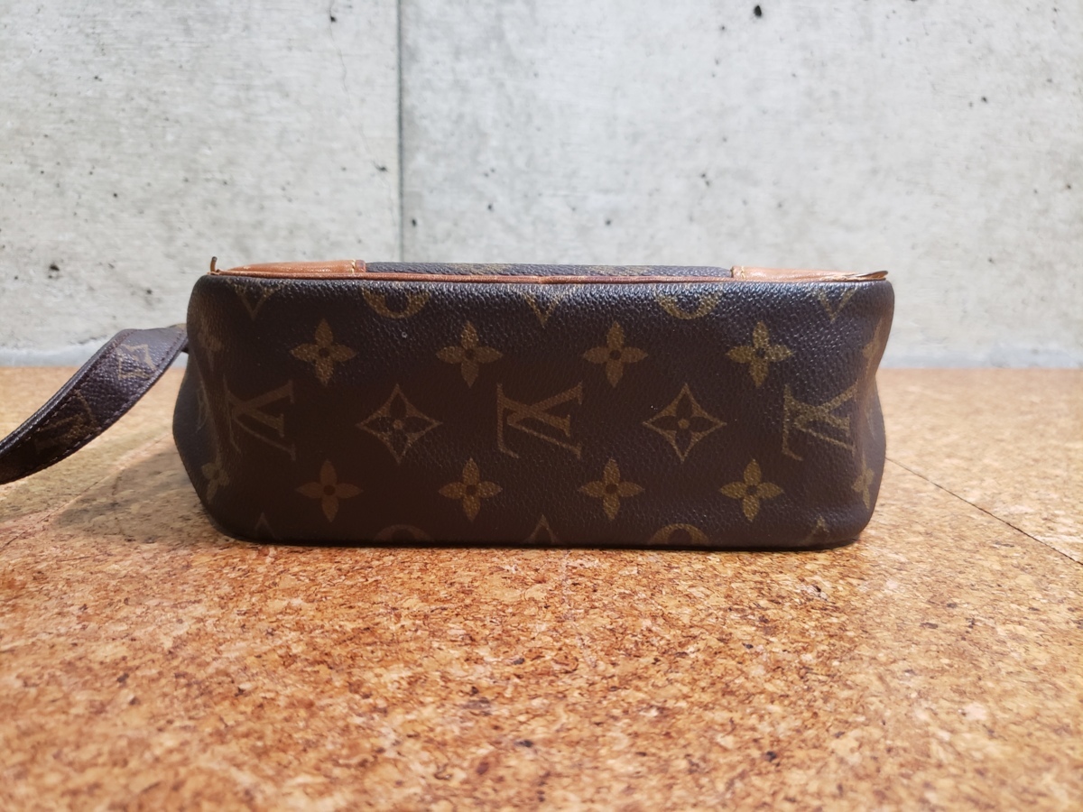 ダヌーブGM ショルダーバッグ VUITTON モノグラム ダヌーブ LOUIS ルイ 