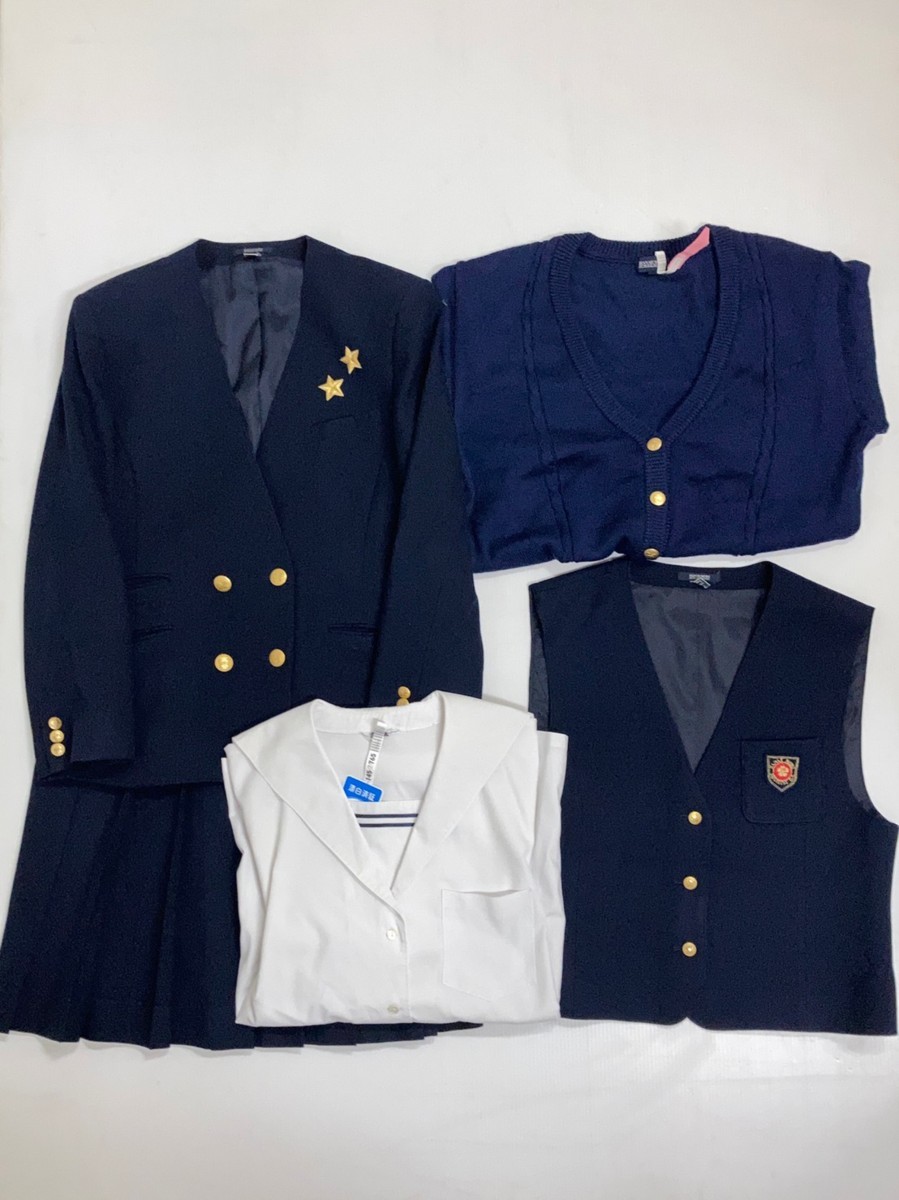 GIVENCHY Life ノーカラー 金ボタン スカートスーツ ネイビー GIVENCHY Life ノーカラー 金ボタン スカートスーツ ネイビー