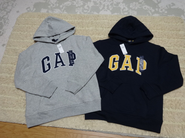 送料込み GAP 新品 定番ロゴ パーカートレーナー/裏起毛★紺&Gr 130cm2点セット