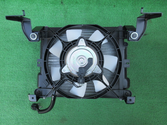 ★新品未使用★E25 キャラバン ラジエーター 電動ファン 21478-VX20B