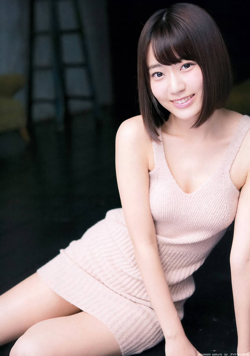宮脇咲良 L判 グラビア写真 50枚 おまけ 2L判 3枚付き 計53枚セット