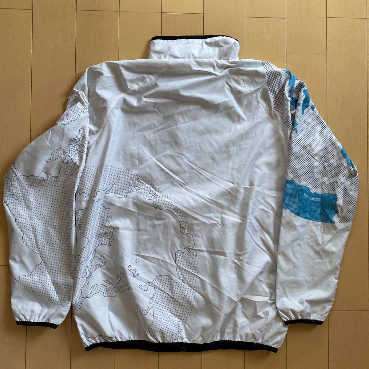 DESCENTE デサント MOVE SPORT コズミックサーモ ウインドブレーカー 