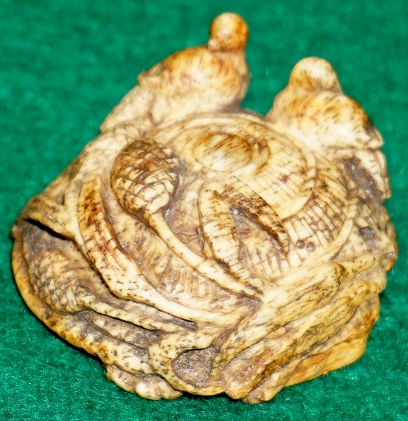 時代鹿角製笠に子鳥図根付⁄在銘⁄印籠⁄提げ