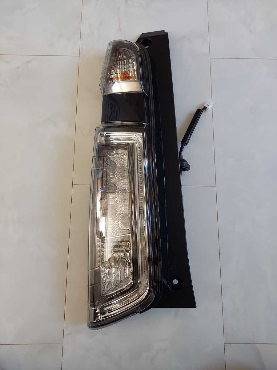 ☆【即決有】 ホンダ ヴェゼル ハイブリッド H/V RU3 前期 純正 右