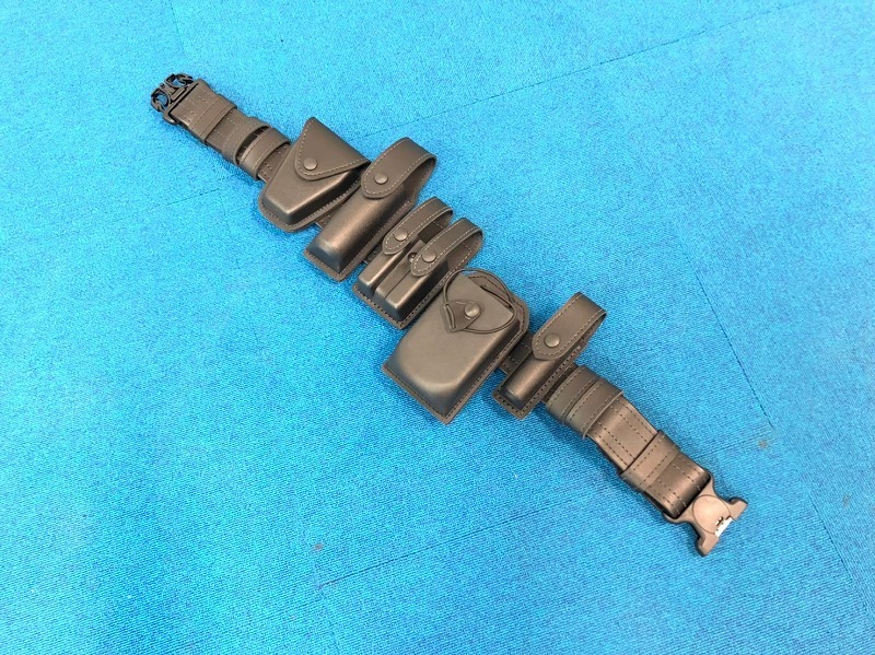 定番，安い 米軍放出品 品 サファリランド ポーチ 7点セット ホルスター マガジンホルダー サバゲー Lサイズ 96 111㎝ 80 WL8ABK-W(マガジンポーチ)｜売買されたオークション情報、yahooの商品情報をアーカイ マガジンポーチ