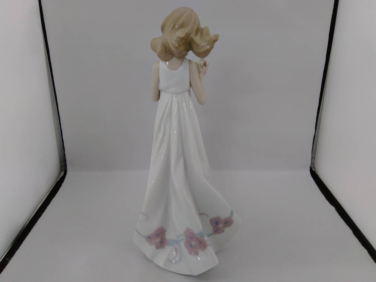 LLADRO 女の子 ブランド置物 私の宝物と陶器 人形 サイン入り 店舗受取