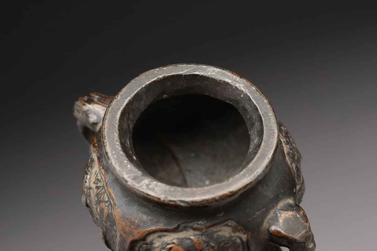 HT603 時代物【中尾宗貞 作】小振 銅製 花鳥盛上文 小香炉 高3.9cm 重