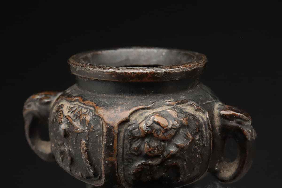HT603 時代物【中尾宗貞 作】小振 銅製 花鳥盛上文 小香炉 高3.9cm 重