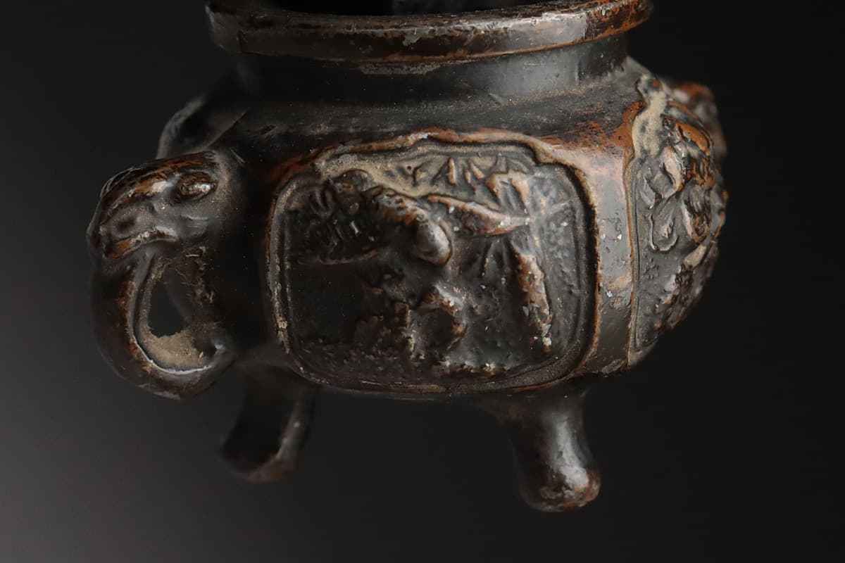 HT603 時代物【中尾宗貞 作】小振 銅製 花鳥盛上文 小香炉 高3.9cm 重