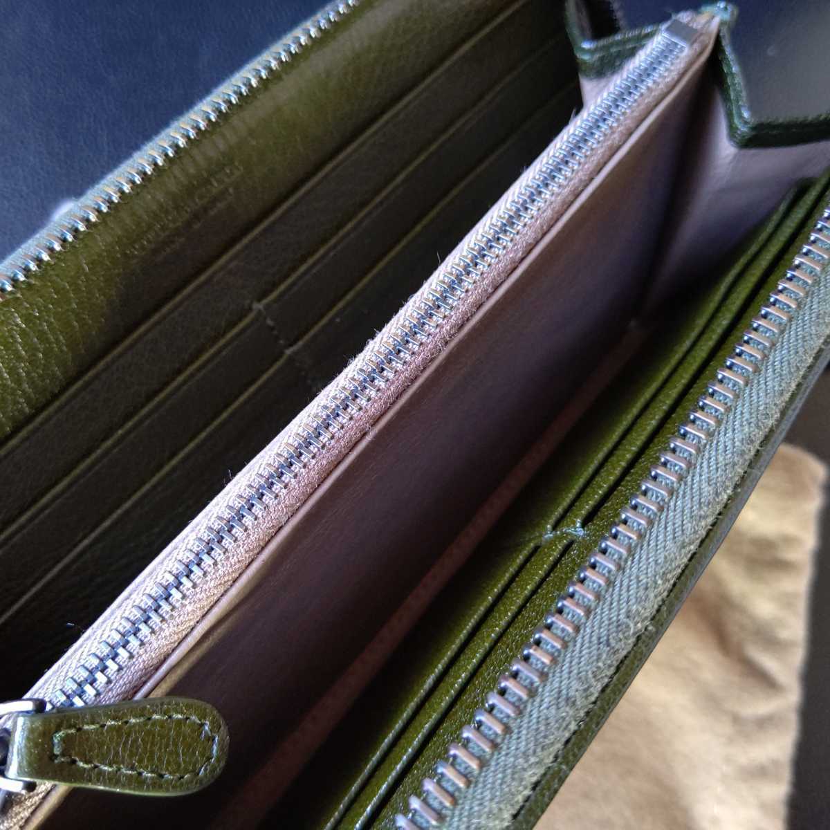 使用数回】レア！オリーブ色BOTTEGA VENETA イントレチャート ラウンド 