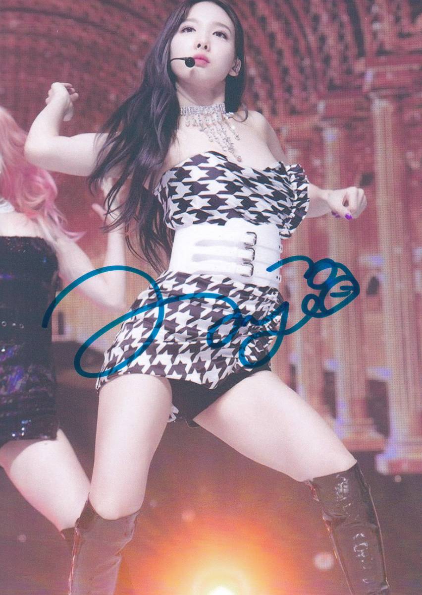  2L判 サイズ127㎜&times;178㎜ ナヨン 直筆サイン入り写真 TWICE／K-POP(サイン)｜売買されたオークション情報、yahooの商品情報をアーカイブ公開 - オークファン サイン