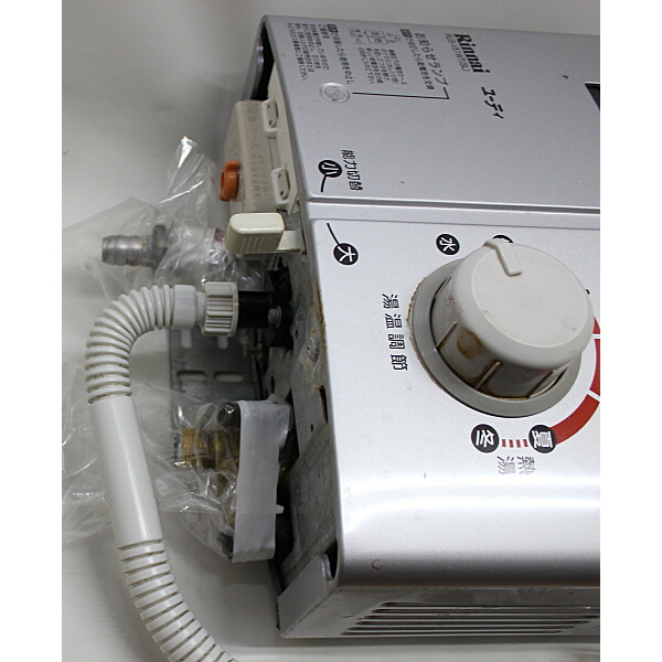 リンナイ 贈ら Rinnai ガス給湯器 RUS-V560(SL)展示未使用品