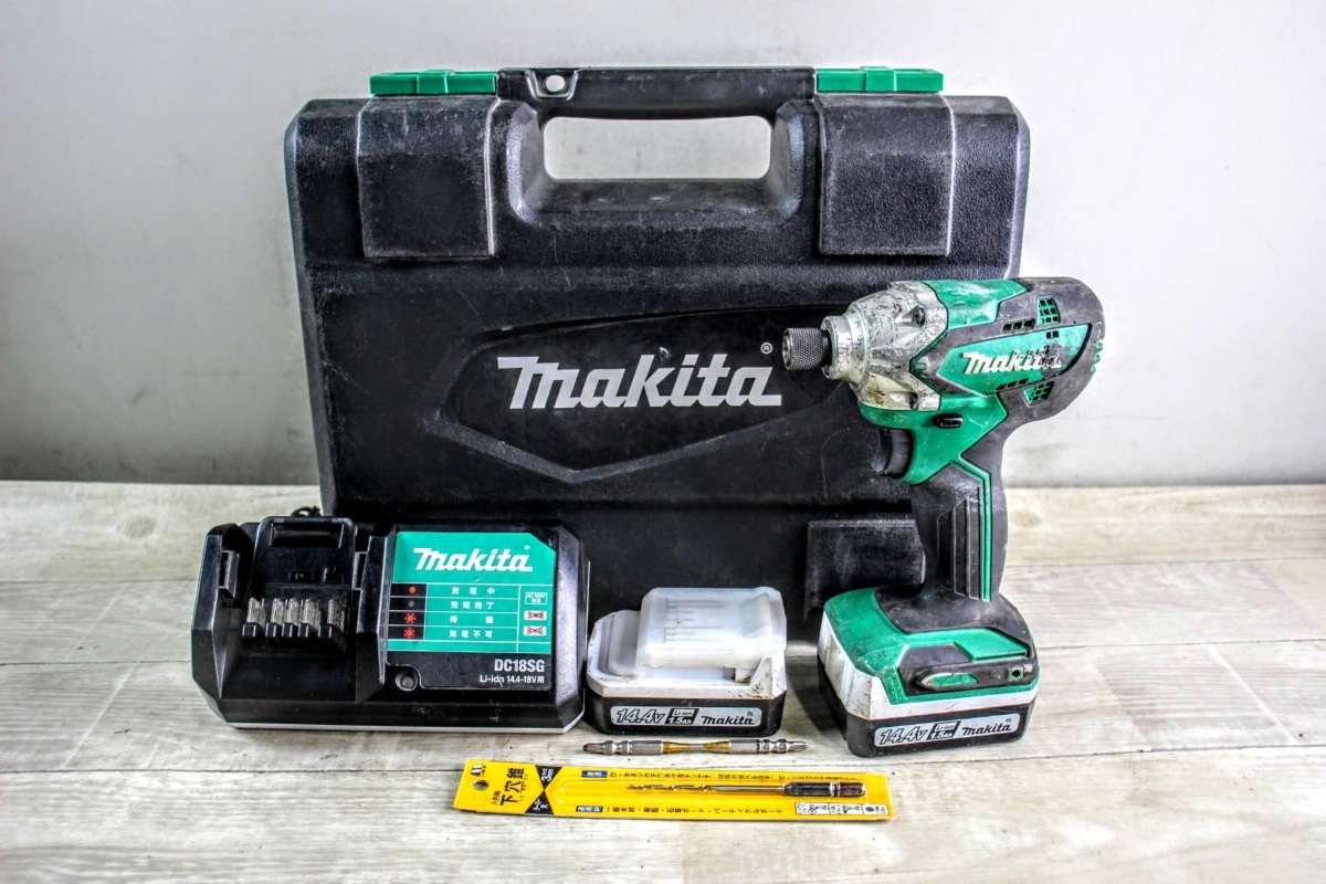 【新品，得価】 No.9624 MAKITA マキタ インパクトドライバMTD001D ライト型14.4Vバッテリ使用 バッテリー2個 備品 充電器 収納ケース付属(本体)｜売買されたオークション情報、yahooの商品情報をアーカイブ公開 - インパクトドライバ