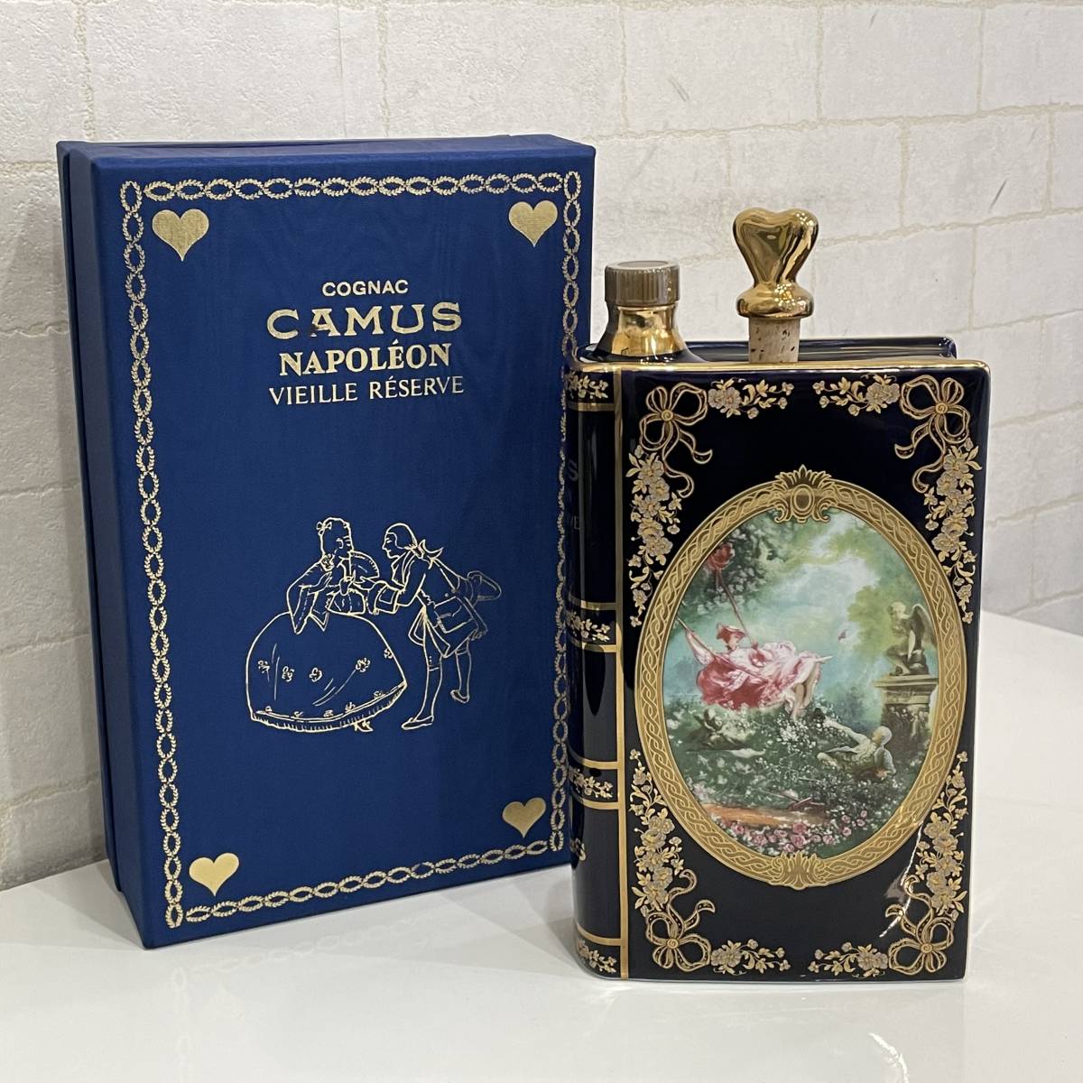 【未開栓】古酒　カミュ　ナポレオンブック　紳士と淑女　青陶器ボトル □未開栓□CAMUS カミュ ナポレオン ブック ラヴァーズ 紳士と淑女