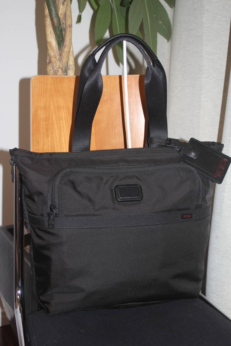 肩掛け可能！☆軽量バイカラートート☆TUMI「Style 26295DE 