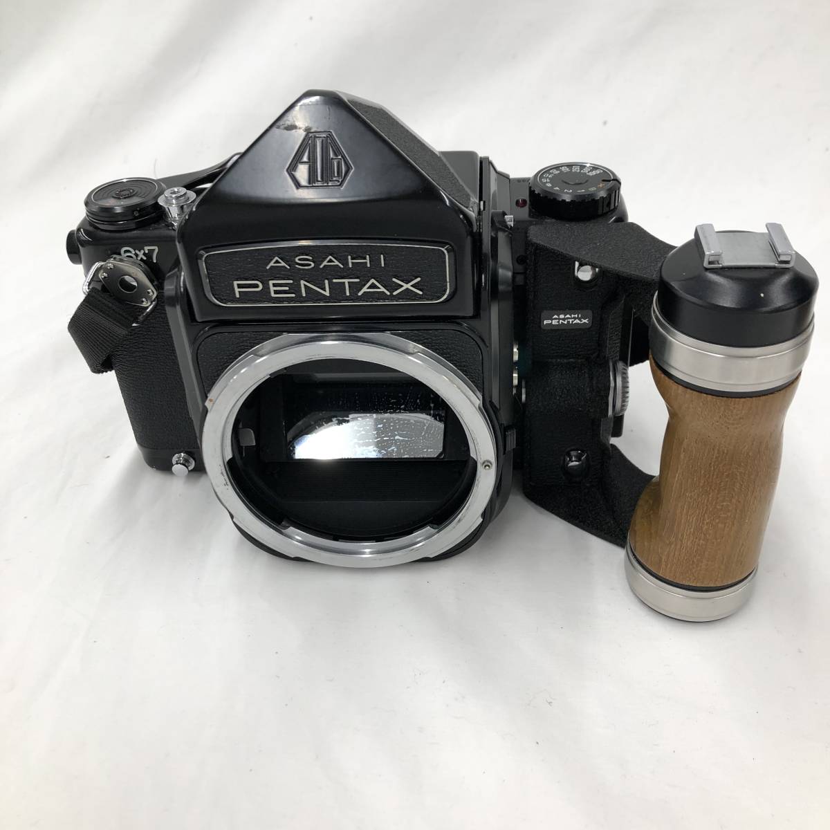 1232907】ASAHI PENTAX 6x7 カメラ 木製グリップ付き ストラップ付き