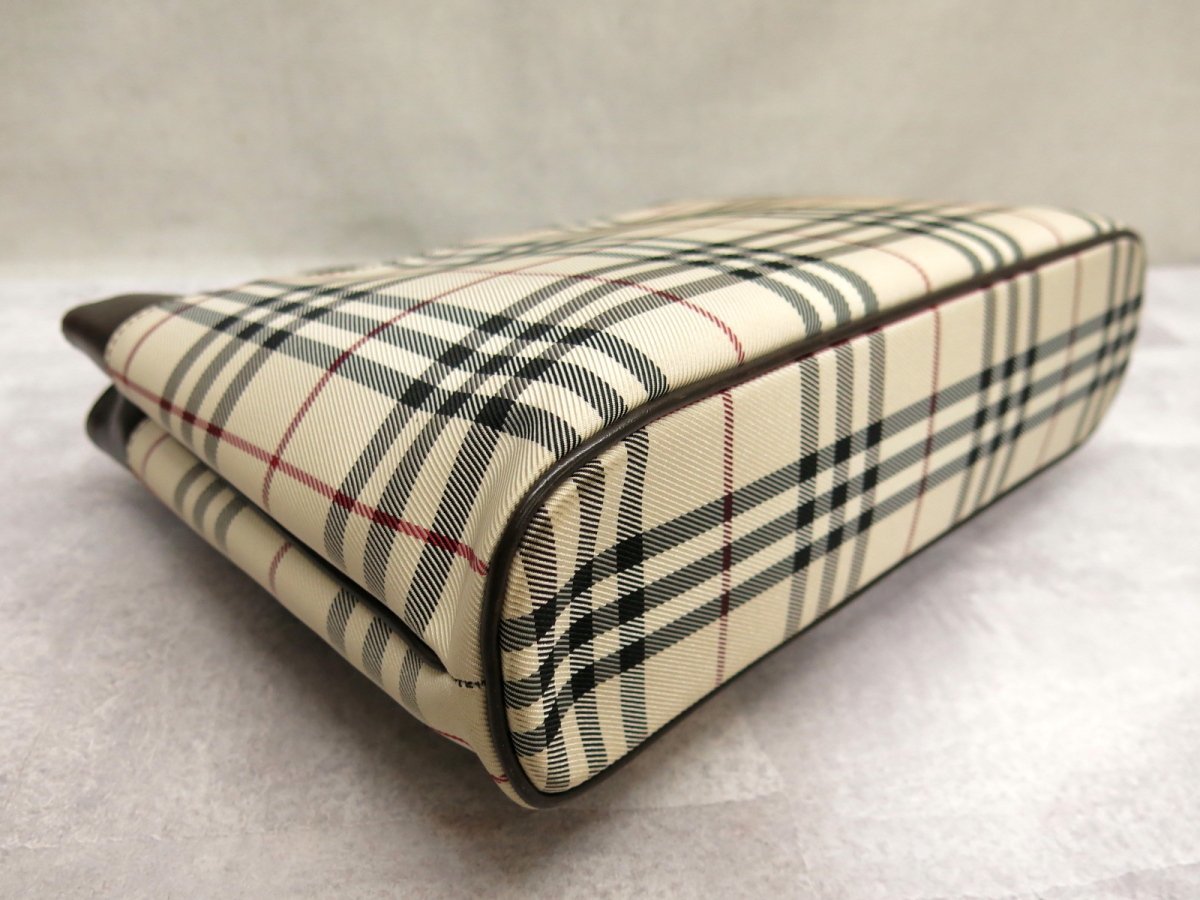 美品 BURBERRY バーバリー チェック柄 型押し ブラック 黒 シルバー