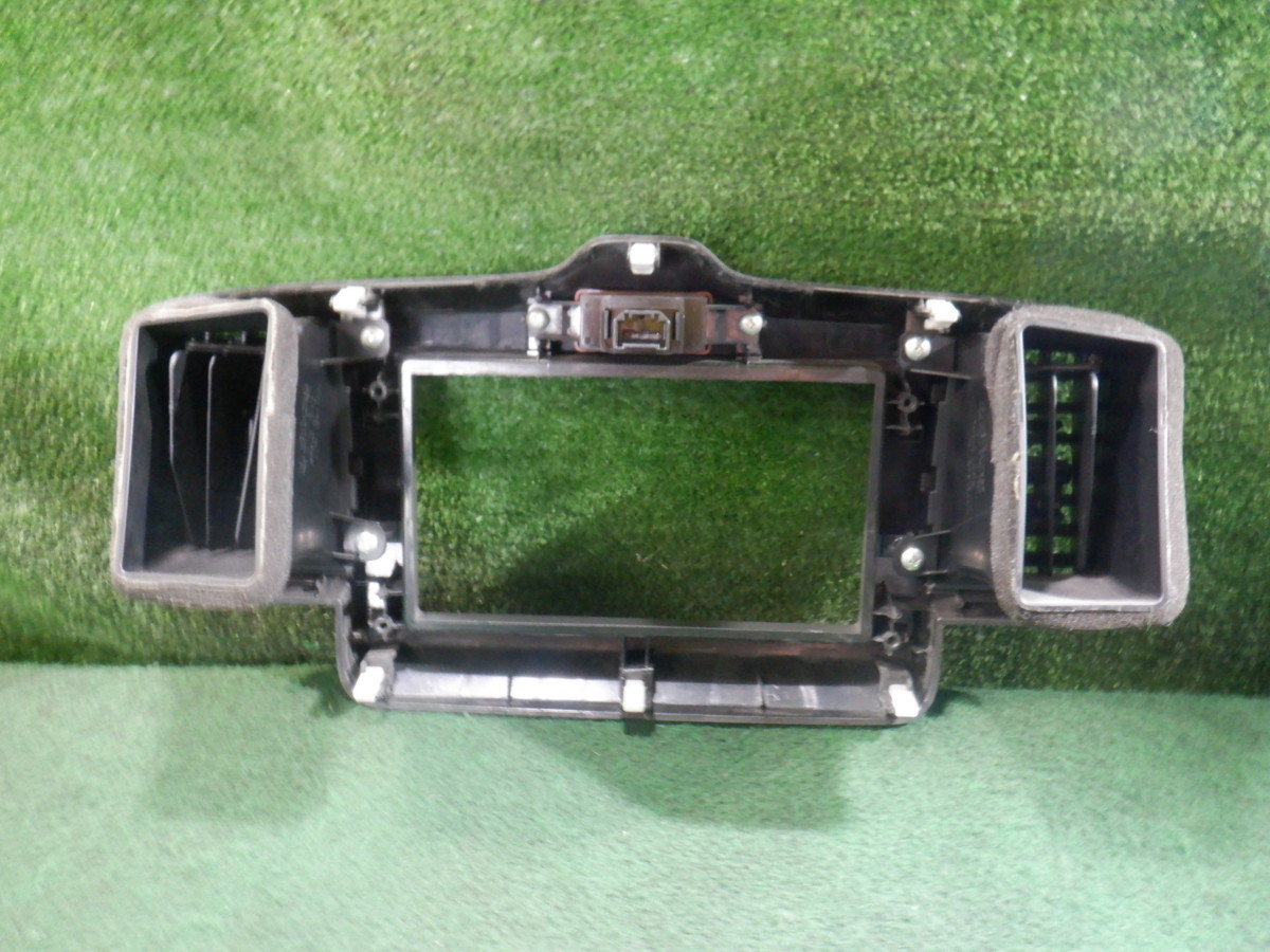 ホンダ フリード Gb4 3 純正 オーディオパネル ハザード エアコン吹き出し口付 Syy 00 横19 1cmx縦11 2cm ホンダ用 売買されたオークション情報 Yahooの商品情報をアーカイブ公開 オークファン Aucfan Com