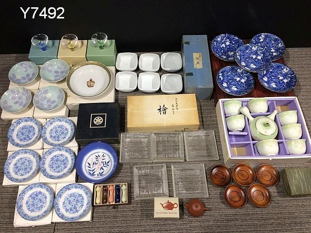 【お買い得，人気セール】 Y7492M 和食器 たち吉 前畑陶器 HOYA 有田焼 他 お皿 湯呑 急須 ぐい呑み 小鉢 小皿 食器 まとめ 大量(その他)｜売買されたオークション情報、yahooの商品情報をアーカイブ公開 - オークファン その他